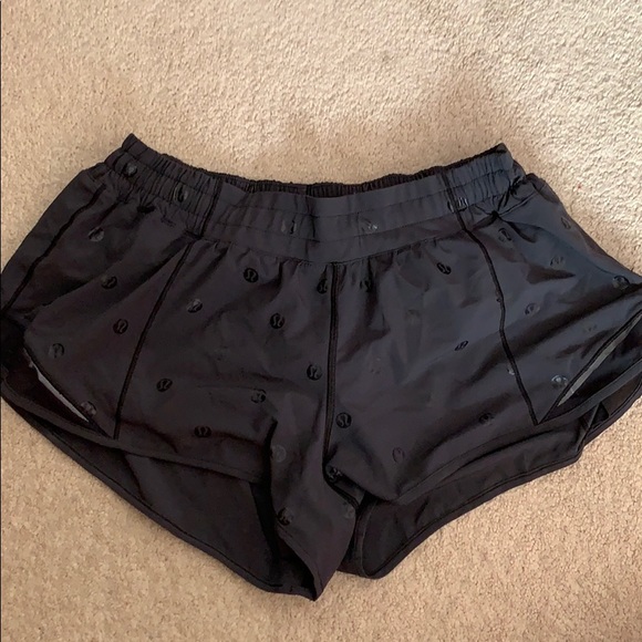 lululemon athletica Pants - Lululemon 2.5 Hotty Hot shorts